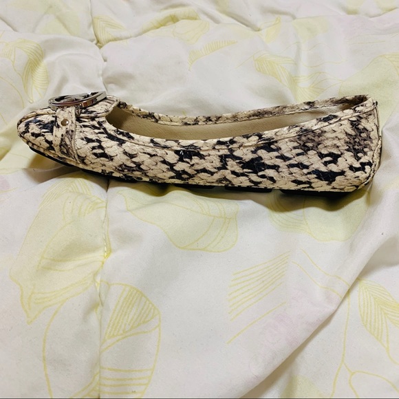 Michael Kors Fulton Moc Flat With Embossed Leather - Picture 4 of 4